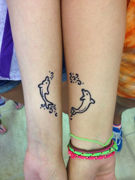 Best Friend Wrist Tattoos, Tattoos With Friends, Tattoo For Friends, Matching Henna, Henna Arm Tattoo, Dolphin Tattoos, Small Henna Tattoos, Dolphin Tattoo, Henna Tattoo Ideas