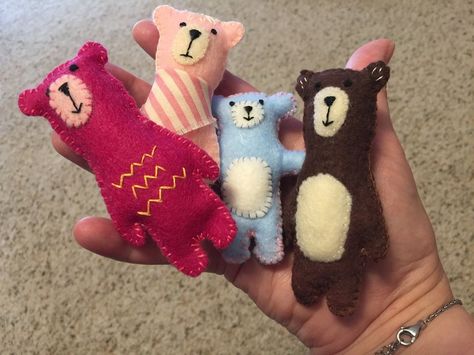 Diy Felt Bear Free Pattern, Cute Bear Sewing Pattern, Mini Bear Sewing Pattern Free, Sewing Projects Teddy Bear, Felt Bear Christmas Ornaments, Tiny Bear Sewing Pattern, Eli Core, Samaritans Purse, Diy Felt Animals