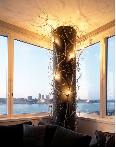 If ya got a concrete pillar in ur high-rise condo...this is an excellent way 2 "disguise" it, huh?! Round Column Design, Pillar In Living Room, Pillar Design Interior, Column Decoration Ideas, Interior Pillars, Pillar Decor, Column Decor, Columns Interior, House Pillars