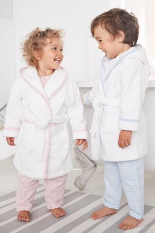 January Photoshoot, Girls Robes, Dressing Gowns, White Bath, Business Idea, Kids Sleep, Stylish Kids, Kids Wear, Nightwear