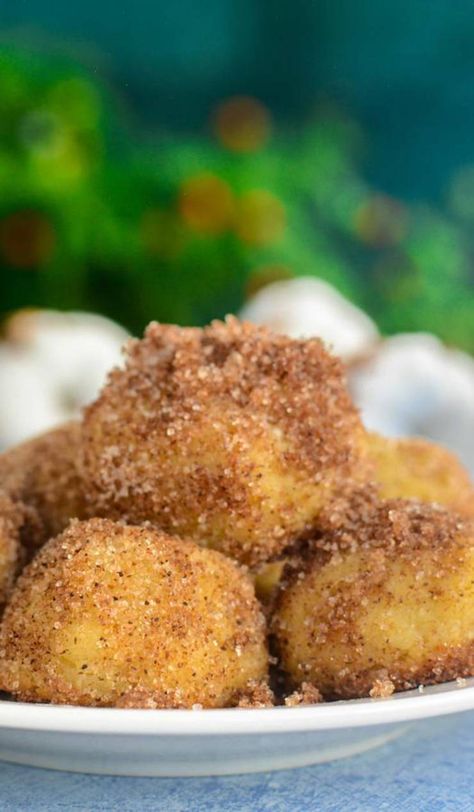 Keto Donuts - Super Yummy Low Carb Donut Holes Recipe - BEST Cinnamon Sugar Donuts For Ketogenic Diet Almond Flour Recipes Low Carb, Low Calorie Donuts, Donut Holes Recipe, Almond Flour Desserts, Cinnamon Sugar Donut Holes, Low Carb Donut, Donut Hole Recipe, Low Calorie Protein, Keto Donuts