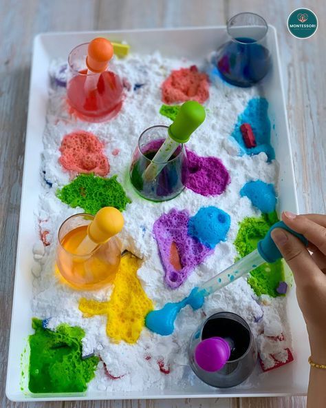 Fizzy Color Mixing Experiment, Science Activities For Two Year Olds, Colors Science Preschool, Color Mixing Experiments For Kids, Preschool Color Science, Preschool Color Mixing Activities, Mixing Colors Preschool Activities, Easy Preschool Sensory Bins, Color Science Preschool