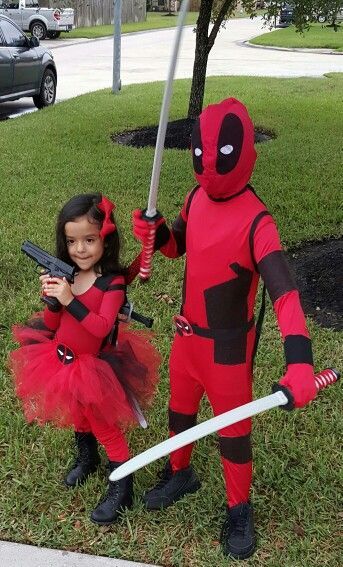 Ideas & Accessories for your DIY Deadpool Costume | Your Costume Idea for Halloween, Mardi Gras and Carnival Deadpool Family Costume, Diy Deadpool Costume, Female Deadpool Costume, Female Deadpool, Deadpool Halloween Costume, Deadpool Halloween, Deadpool Birthday, Twin Costumes, Deadpool Costume