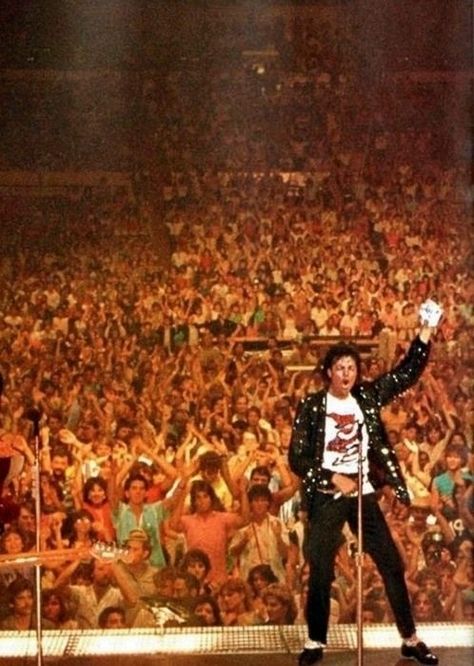 JFK Stadium in Philadelphia. Michael Jackson On Stage, Photos Of Michael Jackson, Joseph Jackson, Michael Jackson Pics, King Of Pop, King Of Music, Jackson 5, Jackson Family, Jackson's Art