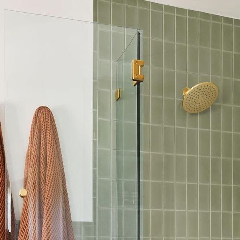 Fireclay Tile on Instagram: "Complementary shades of Fireclay Tile greens elevate this renovated bathroom 🛀 Scroll through to see @velindahellendesign's transformation 💫⁠ ⁠ Like what you see? Hit up the link in bio to bring home the look! ⁠ -⁠ Tile Shown: #fireclayPeabody in #fireclay3x3 and #fireclayRosemary in #fireclay3x6⁠ -⁠ Design: @julie.a.rose and @velindahellendesign⁠ -⁠ 📸: @hellosaratrampinteriors⁠ -⁠ #fireclaytile #boldbathroom #bathroomdesign #bathroomremodel #showerdesign #boldshower #showertiles #handmadetiles #handmadeincalifornia #tile #greentiles #greendesign #greenbathroom #modernbathroom #moderntiles #mosaictiles #fireclayforecast #2022designtrends #designtrends #bathroomtiles #handmade #california #bathroomtile⁠ ⁠#beforeandafter #remodel #renovation" Fireclay Tile Feldspar, Mound House, Bold Bathroom, Boy Bath, Fireclay Tile, Modern Tiles, Fire Clay, Green Tile, Green Bathroom