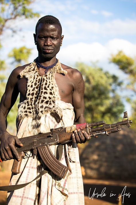 Man with a Gun 3991 | The Mursi people of Ethiopia’s Omo Val… | Flickr Thomas Sankara, South Sudan, Word Building, On The Border, Young Men, Ethiopia, Revenge, Soldier, Building