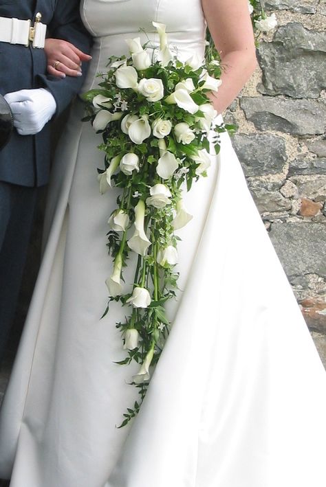 Bouquet Wedding Hanging, Falling Bridal Bouquet, Droopy Bridal Bouquet, Waterfall Bouquet Orchid, Bridal Bouquet Fall Cascading, Small Cascading Bouquet, Droopy Bouquet Wedding, Trailing Bridal Bouquet, Waterfall Bouquet Wedding Cascading Flowers