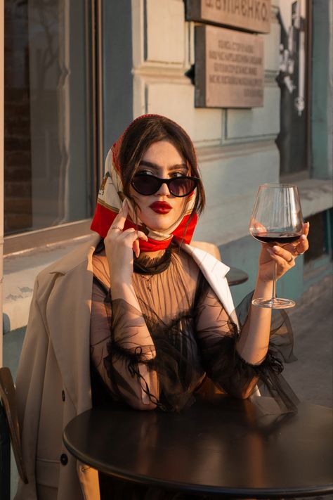 Portret Feminin, Sunglasses Versace, Vintage Photoshoot, Glam Photoshoot, Mode Abaya, Photoshoot Themes, Money Aesthetic, Versace Sunglasses, Glass Of Wine