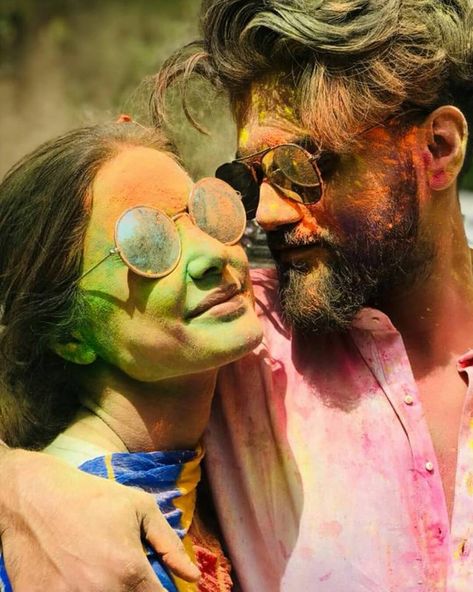 This couple is giving us Holi goals♥️♥️🔥🔥 @realhinakhan @rockyj1  #glamsham #hinakhan #rockyjaiswal #television #Bollywood #couplegoals #holicelebrations🎉 #holi2020 Holi Girls, Holi Pictures, Ganpati Bappa Wallpapers, Holi Photo, Holi Colors, Festival Photography, Holi Celebration, Indian Tv Actress, Couple Painting