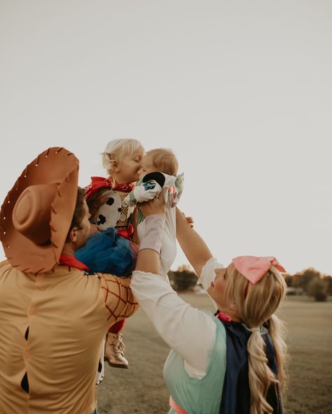 Now that it’s October I’ll be sharing our past family costumes for all the family costume ideas and can’t wait to show you our photos from this year from @the.sandy.lens 😍 Here is a throwback to Toy Story 4 costumes when thatcher was only 2 months old 🥲 #toystory #halloweencostume #halloweencostumes #halloweencostumeideas #familycostumes family costume ideas, Halloween family costume ideas, Toy story family costumes Farmers Family Costume, Iconic Family Halloween Costumes, Toy Story Family Costumes, Farmer Costume, Family Costume Ideas, 2 Months Old, Halloween Family, Family Costumes, Family Halloween Costumes