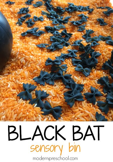 Halloween black bat fine motor sensory bin for preschoolers and toddlers from Modern Preschool! Sensory Bin For Preschoolers, Modern Preschool, Sensory Tubs, Sensory Tub, Halloween Sensory, Halloween Preschool, Theme Nature, Fall Tree, Fall Preschool