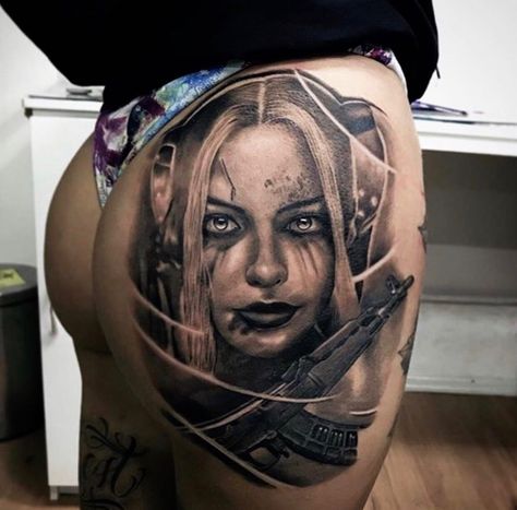 Harley Tattoos, Cute Thigh Tattoos, Girl Thigh Tattoos, Harley Quinn Tattoo, Mexican Art Tattoos, Tattoo Lettering Design, Wicked Tattoos, Queen Tattoo, Tattoed Women