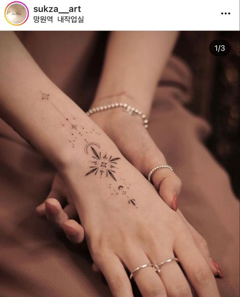 Boho Tattoos, Hand Tattoos For Women, Wrist Tattoos For Women, Small Hand Tattoos, Modern Tattoos, Wrist Tattoo, Best Tattoo Designs, Elegant Tattoos, Feminine Tattoos