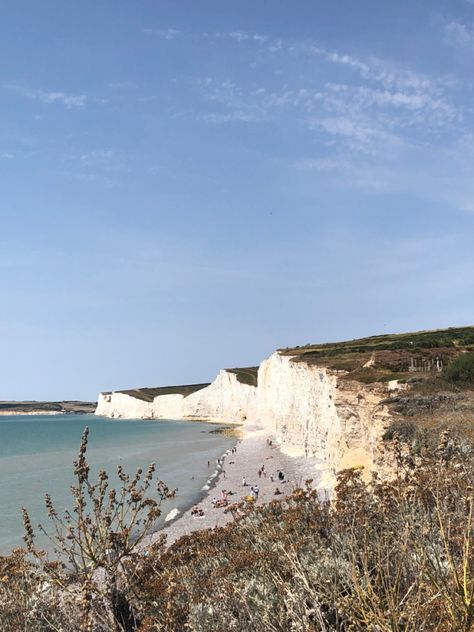 Coastal Photos, Seven Sisters Cliffs, British Coastline, Coastal Winter, Summer Courses, Places In England, Ocean Aesthetic, Seven Sisters, Seaside Town