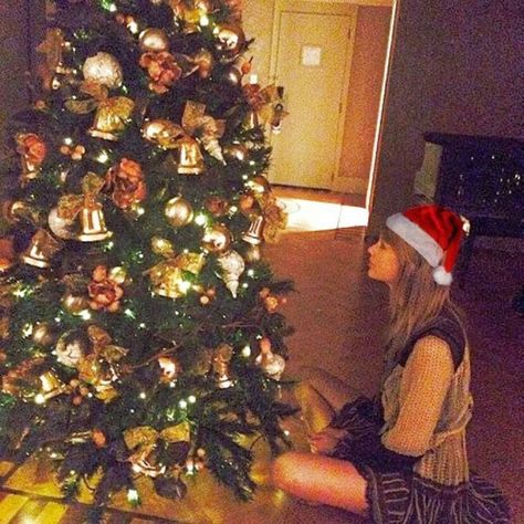 2014 Taylor Swift, Peppermint Latte, Taylor Swift Christmas, Jordin Sparks, Christmas Tree Tops, Christmas Tree Star, Taylor Swift Posters, Taylor Swift Red, Christmas Tree Farm