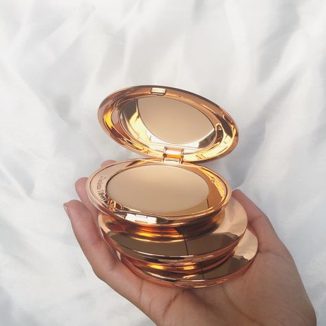 Charlotte Tilbury Setting Powder, Charlotte Tilbury Powder, Aesthetic Wishlist, Charlotte Tilbury Airbrush Flawless, Makeup Wishlist, What Makes You Beautiful, Pressed Powder, Setting Powder, Charlotte Tilbury