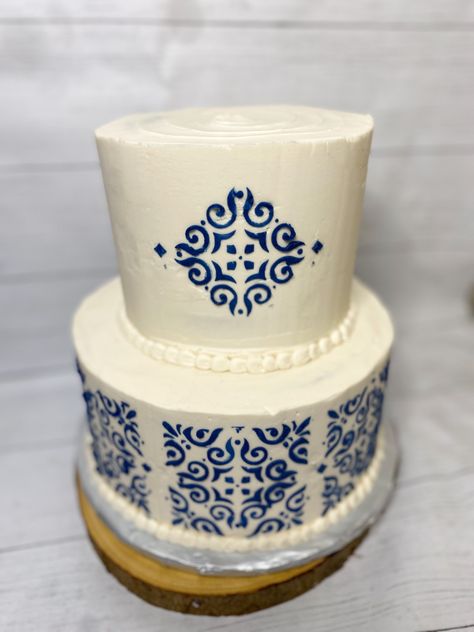 Talavera Cake Ideas, Talavera Cake, Talavera Wedding, Charro Theme, Mexican Party Favors, Mexican Cake, Talavera Design, Stencil Cake, Modern Mexican