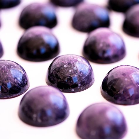 Chocolate Raspberry Galaxy Bonbons + Video Tutorial – Sugar Geek Show White Chocolate Bonbons, Chocolate Bonbon Filling Recipe, Bonbon Recipe, Christmas Bonbons, Dessert Garnish, Chocolate Molds Recipe, Chocolate Bonbons Recipe, Making Gummy Bears, Gf Ideas