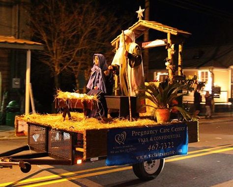 Nativity Parade Float, Church Christmas Float Ideas, Church Parade Float Ideas, Holiday Parade Floats, Christmas Floats, Parade Float Ideas, Giant Birthday Cake, Parade Float Decorations, Hometown Christmas