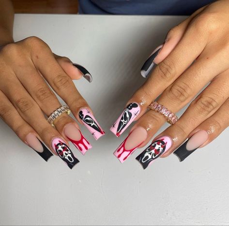 Ghost Face Nails Acrylic Pink, Medium Spooky Nails, Pink Black And White Halloween Nails, Scream Nails Pink And Black, Hello Kitty Scream Nails, Halloween Nails With Pink, Ghostface Nail Designs, Barbie Halloween Nails, Ghostface Nails Pink