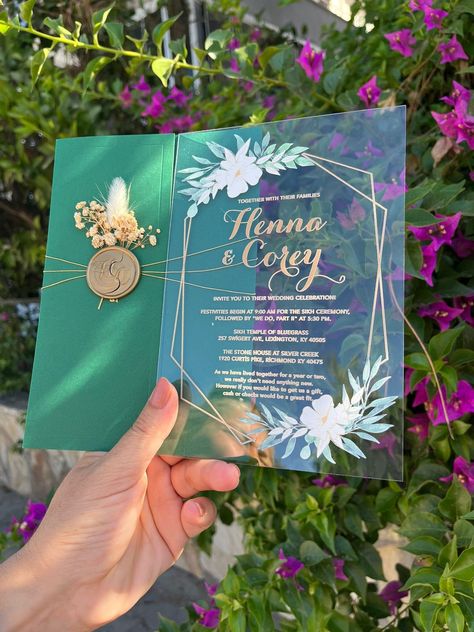 Emerald Green Quinceanera Theme, Green Quinceanera Theme, Invitations Quinceanera, Quince Themes, Quinceañera Invitation, Quince Invitations, Acrylic Invitation, Green Invitations, Green Themed Wedding