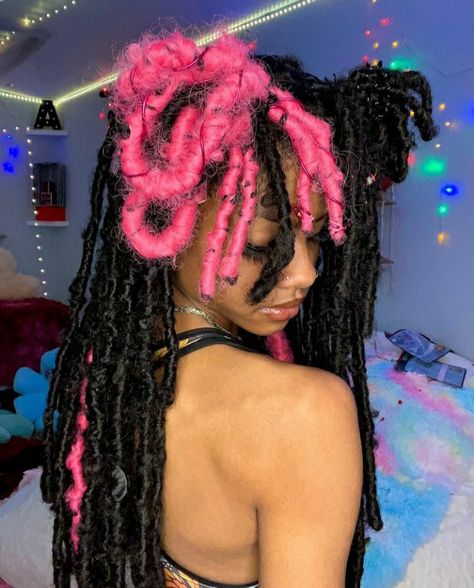 Two Color Faux Locs, Pink And Black Hairstyles Black Women, Black And Purple Faux Locs, Hot Pink Faux Locs, Butterfly Locs With Color Pink, Alt Faux Locs, Pink Distressed Locs, Pink And Blonde Locs Black Women, Pink And Blonde Faux Locs