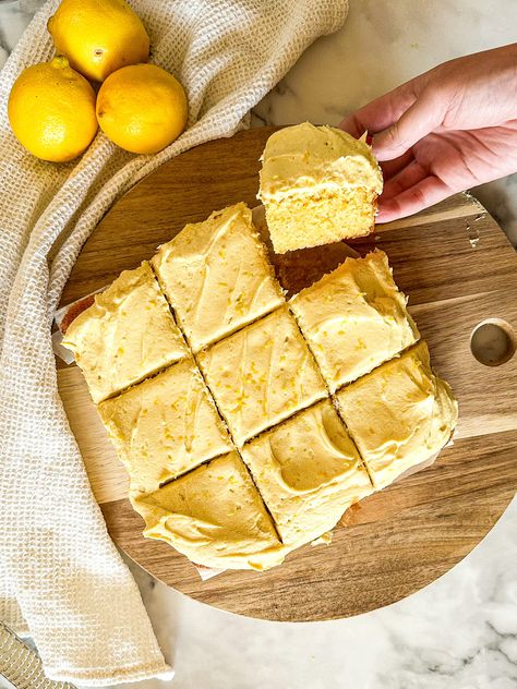 Easy Lemon Snacking Cake with Lemon Frosting Simple Lemon Cake, Easy Lemon Cake, Easy Lemon Cake Recipe, Lemon Snack, Snacking Cake, Lemon Sponge Cake, Lemon Cake Easy, Lemon Buttercream Frosting, Simple Cakes