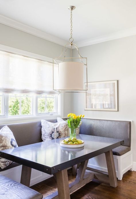 Breakfast nook | Photography: Alyssa Rosenheck Photography - http://alyssarosenheck.com/ Built In Kitchen Bench, U Shaped Banquette, Corner Bench Kitchen Table, Built In Kitchen Table, Built In Bench Kitchen, Table Nook, Breakfast Nook Cushions, Bench Kitchen Table, Banquette Ideas