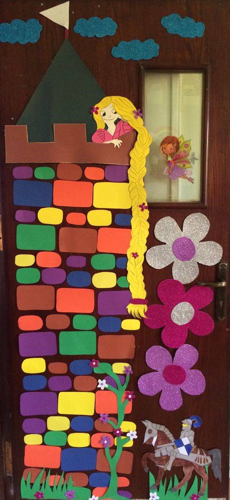 fairy tale door , rapunzel door , class room simple decoration Classroom Door Decorations, Door Decorating Ideas, Creative Pumpkin Decorating, Halloween Creative, Scream Halloween, Horror Party, Cheap Ideas, Dollar Store Halloween, Door Decorating