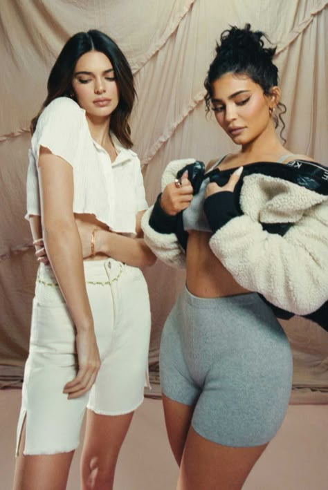 Kylie Jenner Sister, Model Diaries, Kylie Jenner Daily, Kylie Collection, Estilo Kardashian, Kylie Jenner Photos, Kylie And Kendall, Trajes Kylie Jenner, Kylie Jenner Look