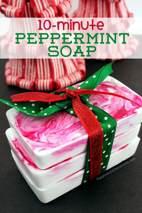 Easy Christmas Gifts for Teachers Making Soaps, Savon Diy, Diy Soaps, Peppermint Soap, Easy Holidays Crafts, Bath Recipes, Diy Gifts For Mom, Soap Recipe, Making Soap