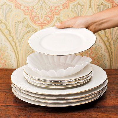 Store my great-grandmother's china with coffee filters between.  AWESOME idea. Coffee Filter Uses, Kitchen Activities, Easy Home Improvement Projects, China Storage, Easy Home Improvement, Oven Cleaner, China Dishes, Coffee Uses, How To Store