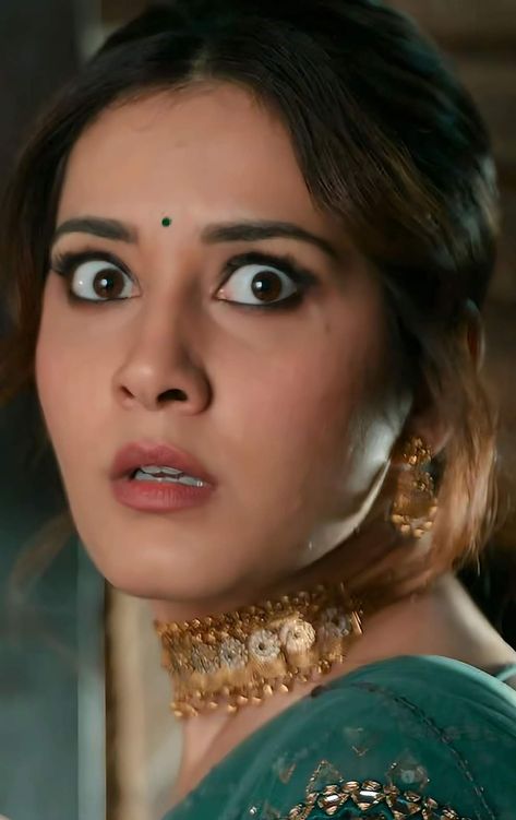 Beauty Juice, Raashi Khanna, Rashi Khanna, Money Images, Keno, Actress Pics, India Beauty, Desi Beauty, Blonde Girl