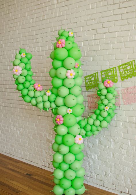 Cactus Balloon art, cactus themed party / cactus party decor / Cinco de Mayo party decor / Cinco de Mayo party ideas / Southwestern party ideas / Styled by Carolina from MINT Event Design / www.minteventdesign.com Llama Birthday Party, Cactus Birthday, Llama Party, Llama Birthday, Cactus Party, Fiesta Theme, Mexican Theme, Fiesta Birthday, Mexican Party