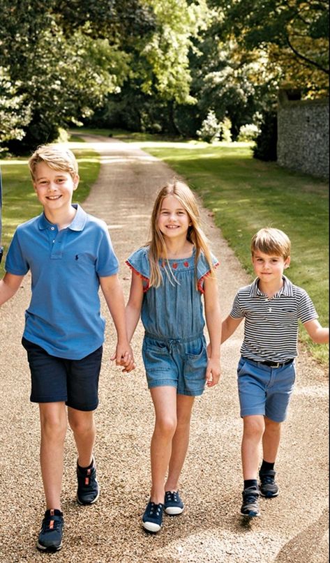 Düşes Kate, Prince William Family, Royal Family Portrait, Prins William, Royal Family Pictures, Princess Katherine, English Royal Family, Princess Diana Family, Royal Uk