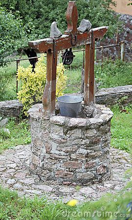 Wishing Well Garden, Garden Well, Countryside Decor, Wishing Wells, Old Well, Outdoor Furniture Plans, Home Garden Design, Old Farm Houses, Garden Fountain