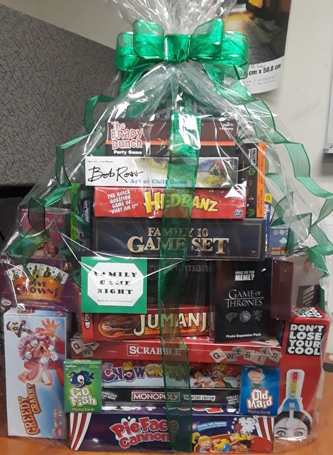 Game Gift Basket, Game Night Gift Basket Ideas, Social Prizes, Family Game Night Gift Basket, Game Night Gift Basket, Family Game Night Basket, Game Basket, Movie Night Basket, Tricky Tray