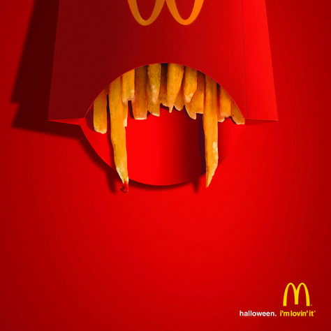 McDonald's: Fang Fries - Print (image) - Creativity Online Halloween Ads Design, Mcdonalds Ads, Halloween Ads, Mcdonalds Halloween, Desain Merek, Mcdonalds Gift Card, Clever Advertising, Creative Advertising Design, Visual Metaphor