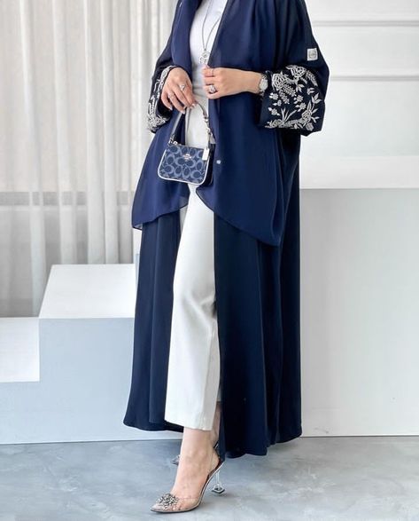 Dicorcia Home, Office Abaya, Latest Abaya Designs, Islamic Modest Fashion, Abaya Designs Latest, Asian Style Dress, Modest Casual Outfits, Modern Hijab Fashion, Blouse Casual Fashion