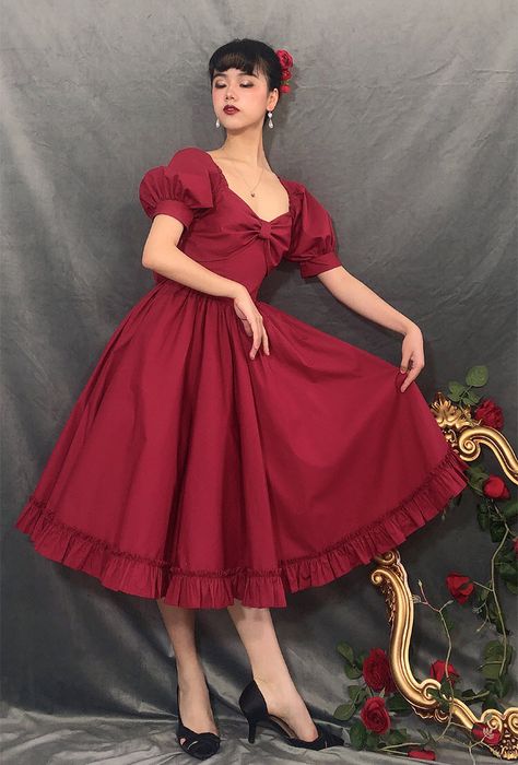 Classical Poses Reference, Model In Dress Poses, Dress Modeling Poses, Woman In Dress Reference, Flowing Dress Drawing Reference, Woman Pose Reference Photography, Dress For Short Hair, Reference Poses Women, Model Reference Pose