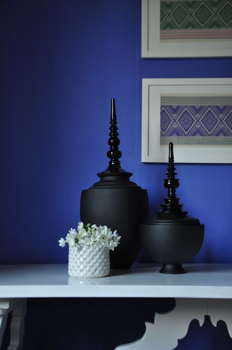 These amazing finial pots are reminiscent of the stupas and temples seen throughout South East Asia. Hand-turned in wood and painted glossy and matt black for glamour and contrast. For more Thai pots and textiles that convey a rich, decorative, cultural style head over to our destination inspired online shop. Thai Home Decor, Thailand Decoration Thai Style, Thai Decoration, Tropical Terrace, Thai Pavilion, Thailand House, Modern Asian Decor, International Decor, Thai Decor