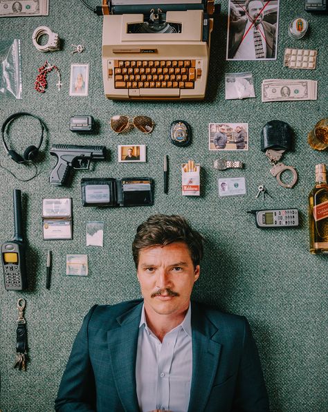 Javier Pena Wallpaper, Narcos Poster, Narcos Wallpaper, Pedro Pascal Narcos, Knolling Photography, Pablo Escobar, Pedro Pascal, Serie Tv, Flat Lay