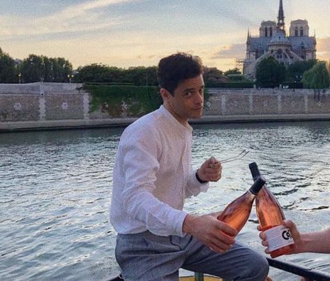 rami malek on the sea, drinking some rosé Rami Malik, Live Aid 1985, Rami Said Malek, Gwilym Lee, Danny Ocean, Live Aid, Rami Malek, Night At The Museum, Mr Robot