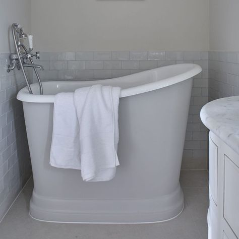 Small Deep Tub, Slipper Bath Small Bathroom, Deep Tubs For Small Bathrooms, Small Deep Bathtub, Small Free Standing Bath Tub, Short Bathtub, Small Freestanding Bathtub, Bathroom Ideas Free Standing Bath, Tiny Tub