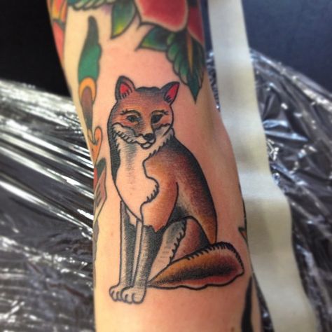 fox tattoo Traditional Tattoo Animals, France Tattoo, Fox Tattoo Design, Garden Tattoos, Fox Tattoo, Dagger Tattoo, Stomach Tattoos, Modern Tattoos, Head Tattoos