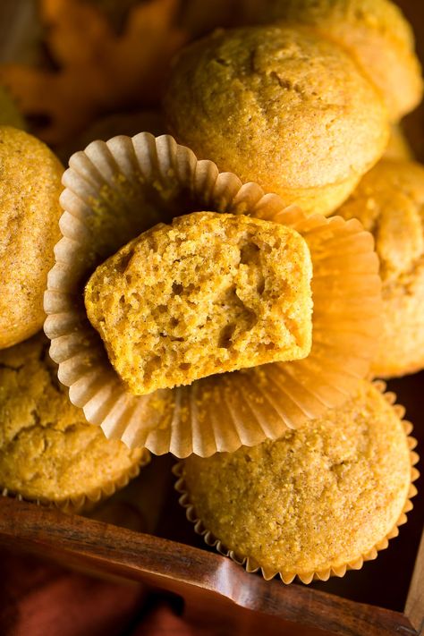 Pumpkin Cornbread Muffins Recipe - Peas and Crayons Pumpkin Cornbread Muffins, Flavored Cornbread, Fall Finger Foods, Pumpkin Apple Muffins, Fall Muffins, Cornbread Muffins Recipe, Pumpkin Cornbread, Cheddar Cornbread, Pumpkin Pie Spice Mix