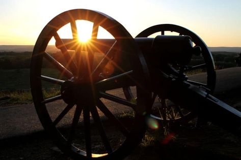 Here are campgrounds to consider for your next Gettysburg, PA adventure. Tent and RV camping, as well as cabins, are available at these Gettysburg Campgrounds. Brick Cafe, Gettysburg Battlefield, Battle Of Gettysburg, Camping Resort, Tent Site, Camping Area, Family Getaways, Fish Ponds, Winter Camping