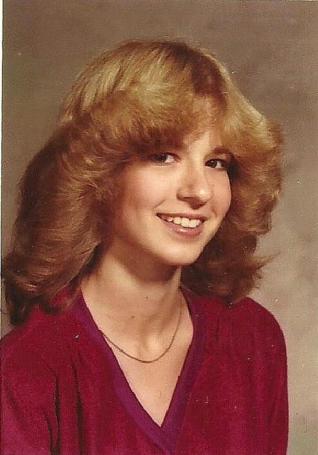 70s Feathered Hair Straight, 70s Womens Hair, 1970s Haircut, 70s Feathered Hair, 70s Haircut, 80s Hair Tutorial, 1970 Hairstyles, 1970 Hair, Bump Hair