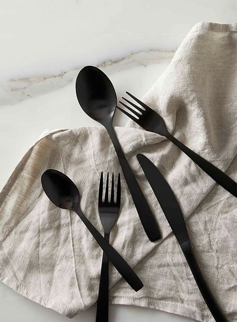 Cheap Dinnerware Sets, Flatware Design, Black Cutlery, Gold Cutlery Set, Cutlery Set Stainless Steel, Set A Table, Key Ideas, Beautiful Kitchen Designs, Kitchen Cutlery