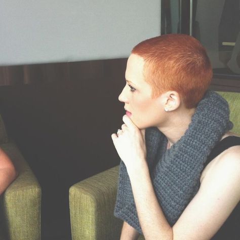 Ginger Buzzcut, Short Buzzed Hair, Buzzed Hairstyles, Buzzcut Girl, Buzz Cut Women, Girls With Shaved Heads, Bald Head Women, Buzzed Hair, Red Curly Hair